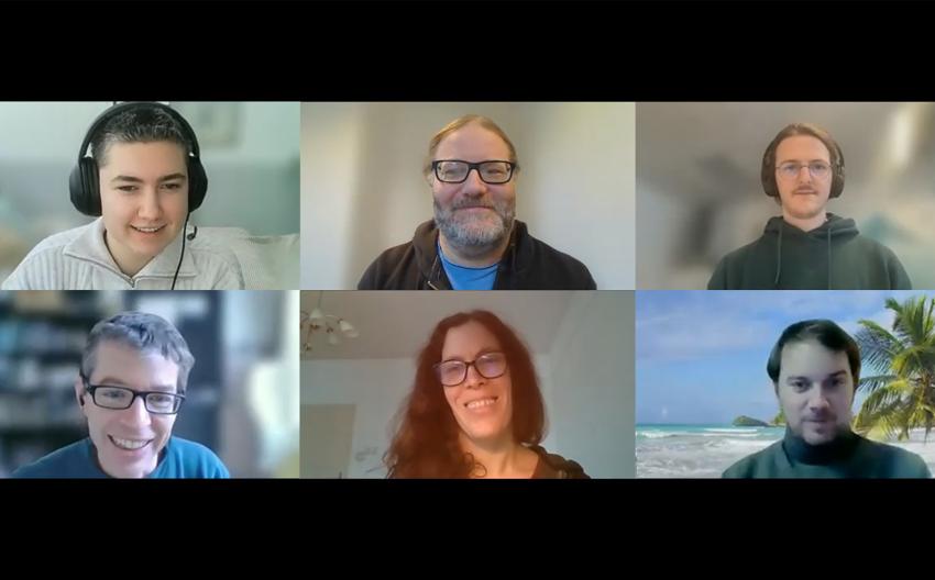 gold extra Storycase Team