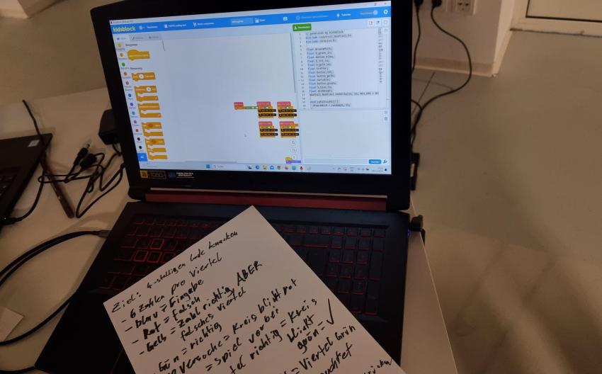 Handschriftliches Programmieren wird ins Digitale übertragen