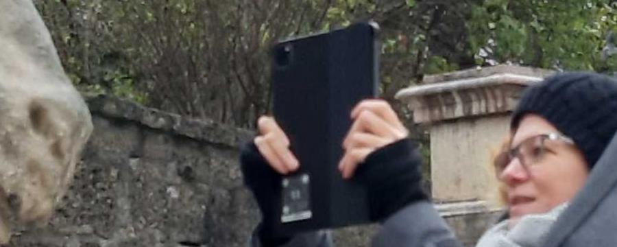 image of litto and stone unicorn in mirabell garden